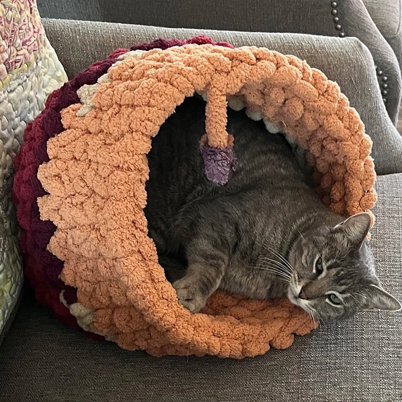 Chunky Knit Cat Bed